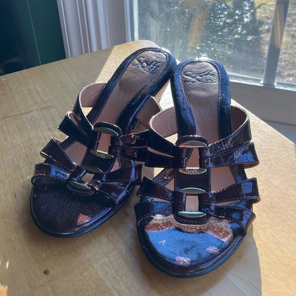Sofft shiny brown leather slides - Picture 1 of 12